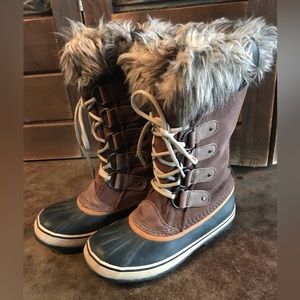Joan of Arctic Sorel boots (8)